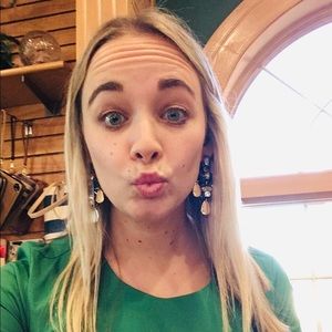 Meet your Posher, Elisa